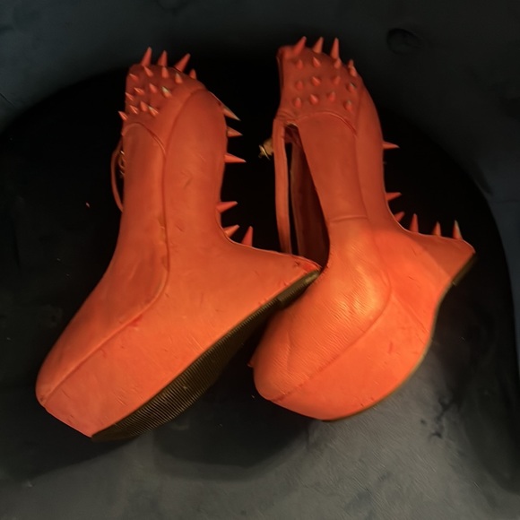 Pink spiked steep wedges - Picture 7 of 7